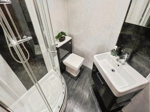 En-suite- click for photo gallery